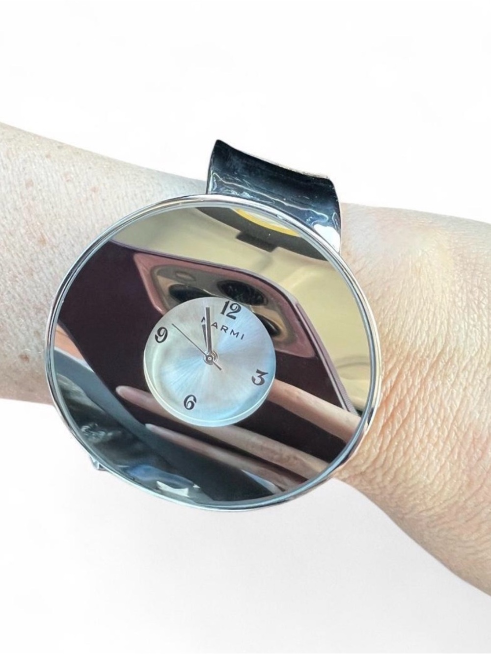 Women's Y2K Mirrored Dial Fashion Watch - Silver